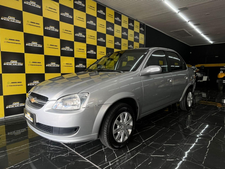 Compre já GM - Chevrolet Classic/ Classic LS 1.0 VHC FlexPower 4p - - DM Veículos em Guaíba - RS